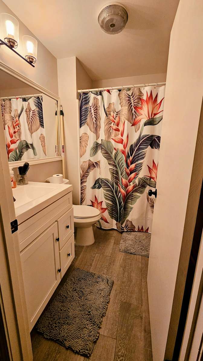 Quiet North Central Home's room