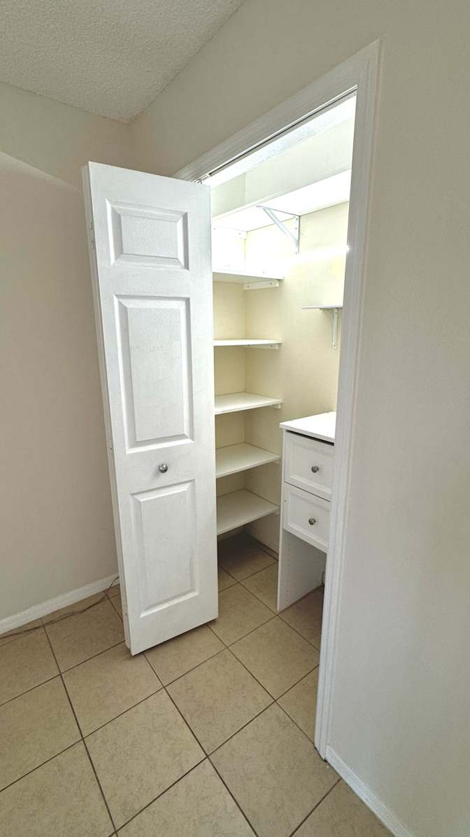 Carlos's room