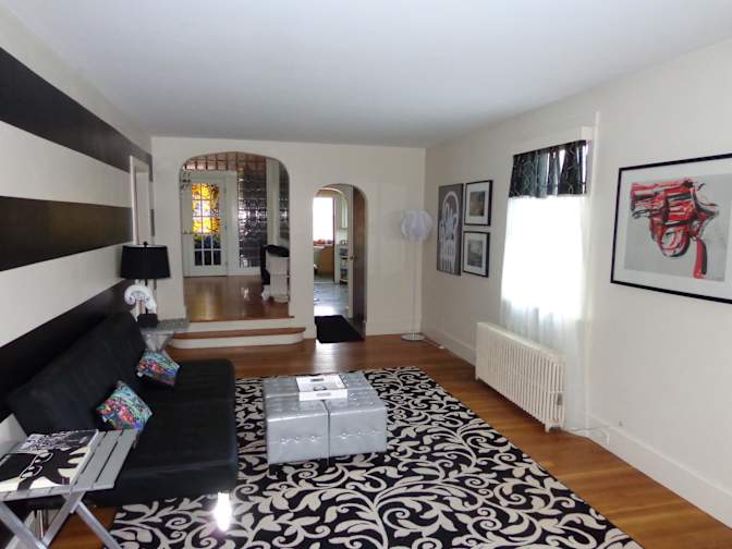 Federal Hill Roommates's room