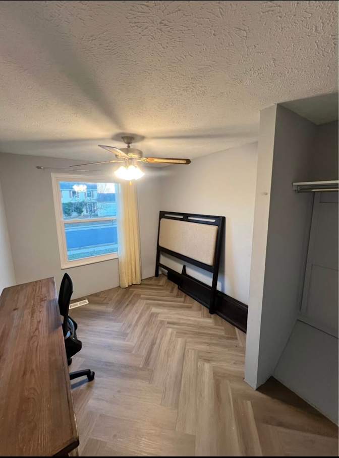 Darren's room