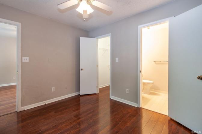 Alcove Rooms's room