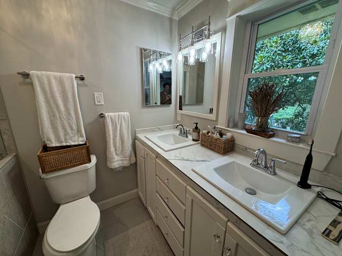 Alcove Rooms's room