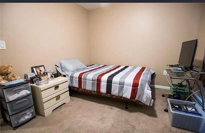 josue ulloa's room
