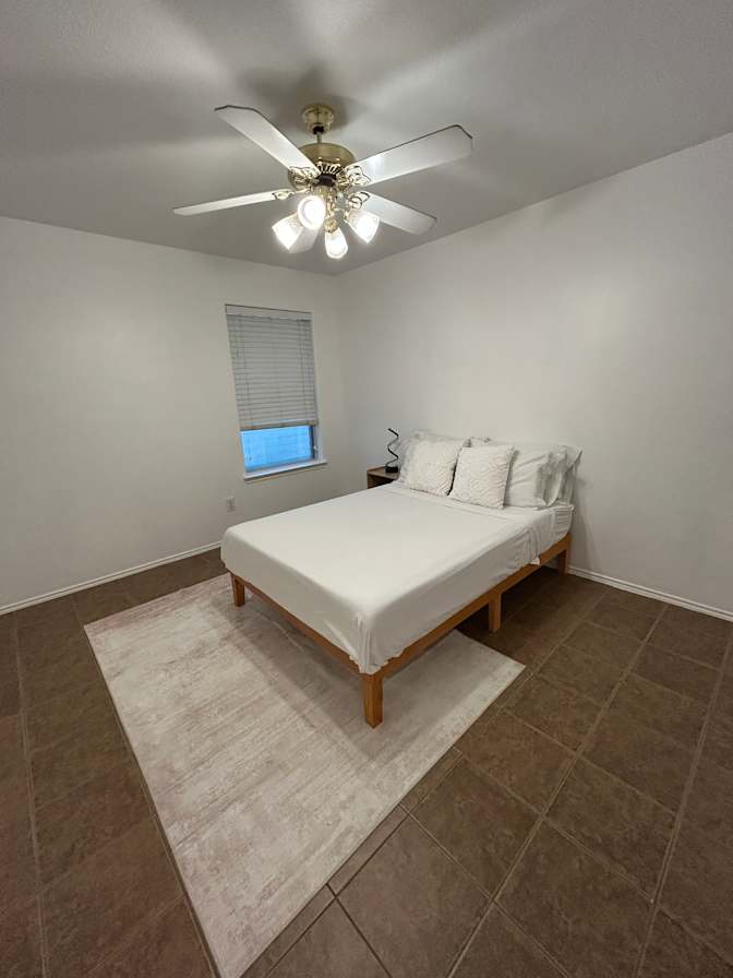 Carlos's room