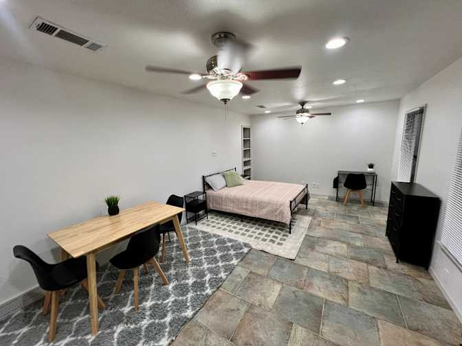 Andres's room