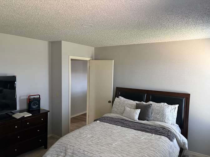 Dezmond's room