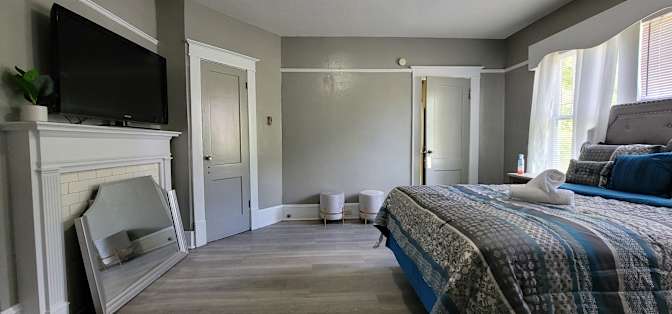 GBU Holdings Group's room
