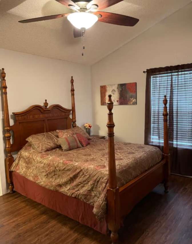 Scarlett's room