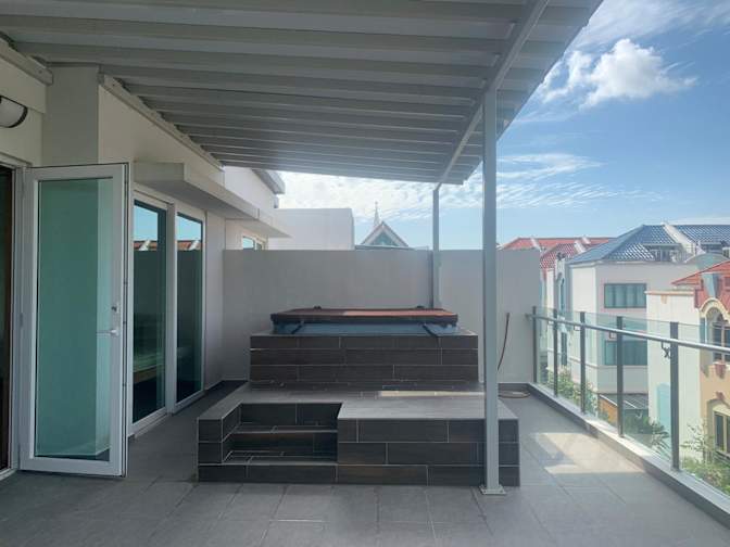 Loh Shu Li's room