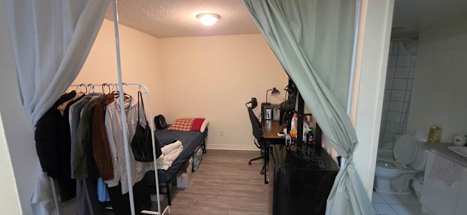 Jisu's room