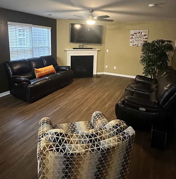 Brandon's Rooms available's room