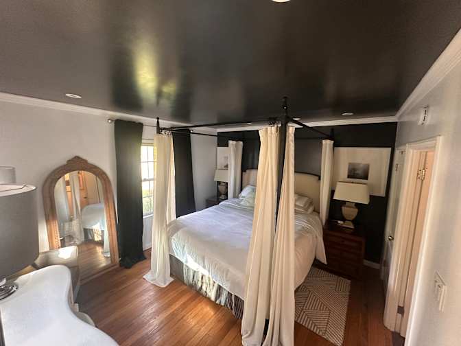 Saul's room