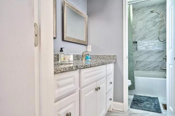 Alcove Rooms's room