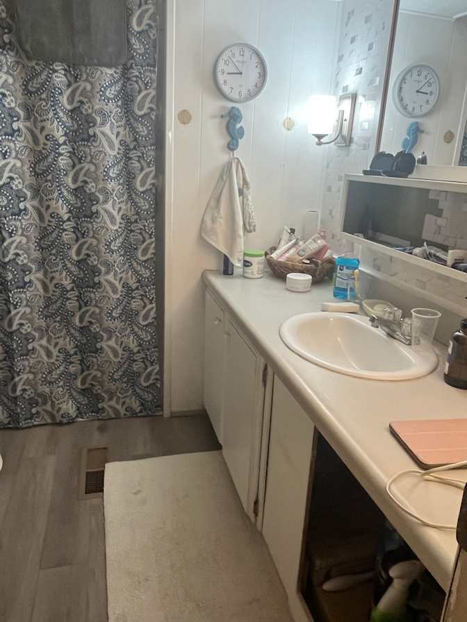 Sandy's room