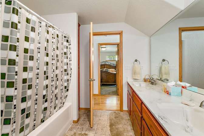 Eagle Point's room
