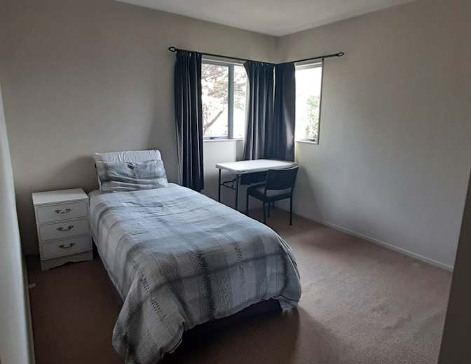 Priya Fernandes's room