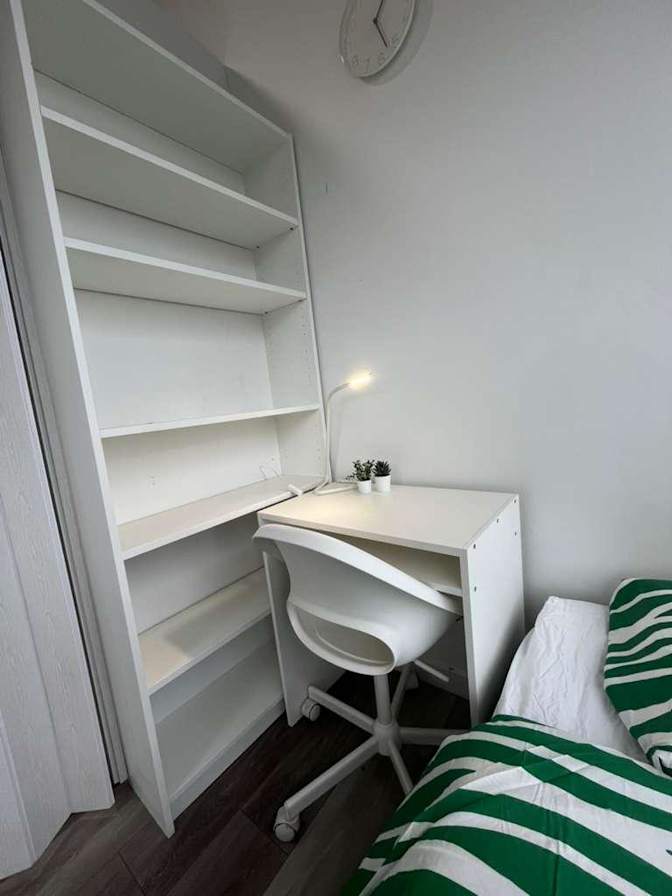 Ozge Simsek's room