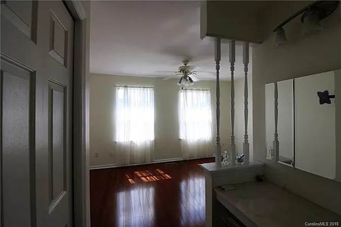 Alcove Rooms's room