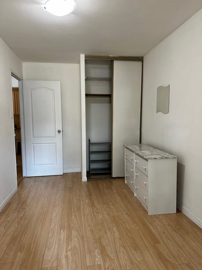 KTNA's room