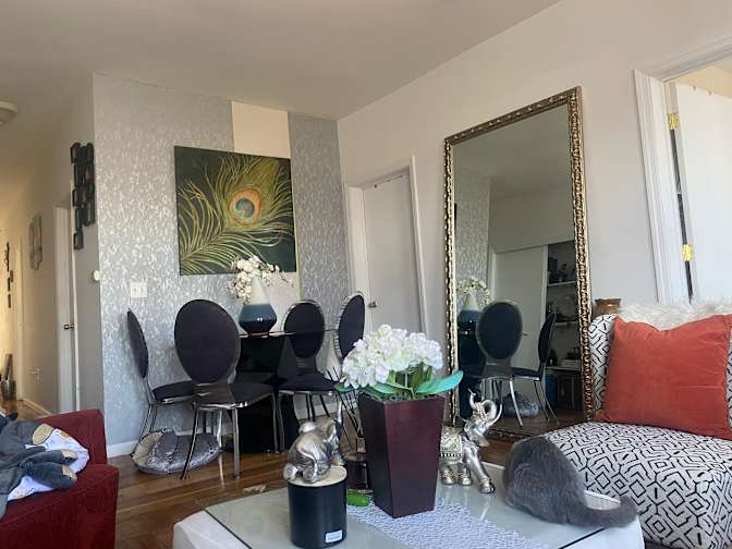 Les's room