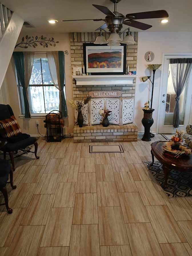 Darlene Davis's room