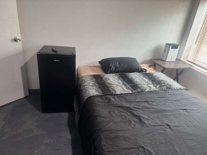 RONNIE's room