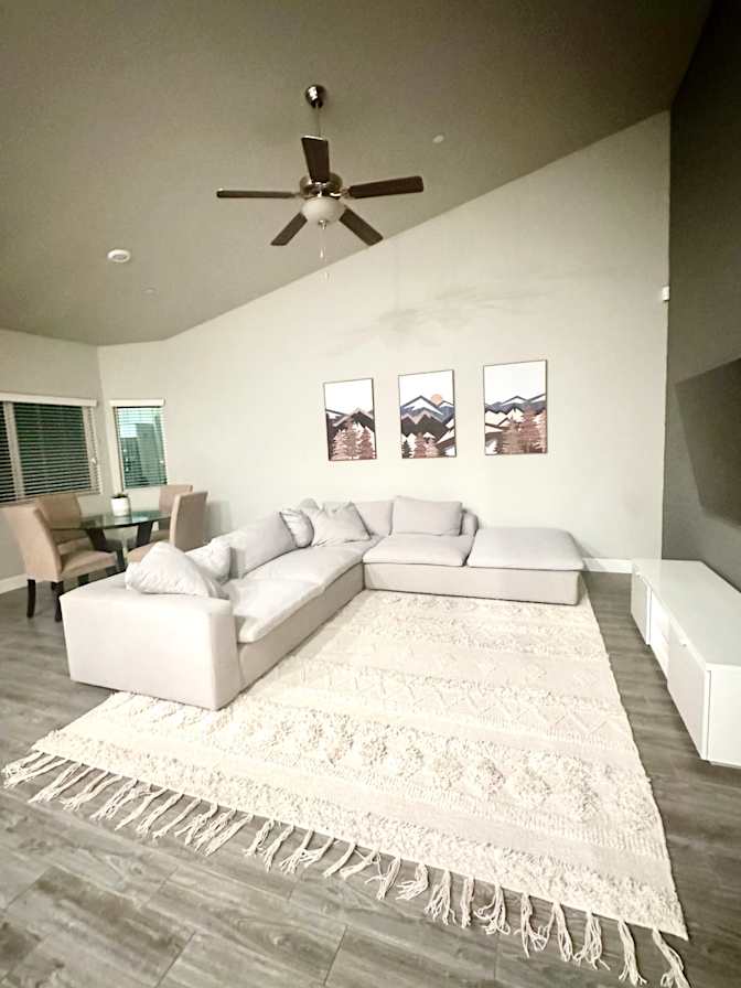 Irving Hernandez's room