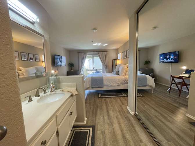 Liz's room