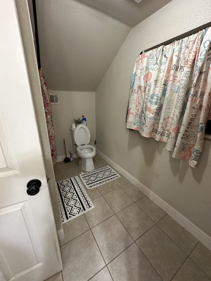 Luis's room