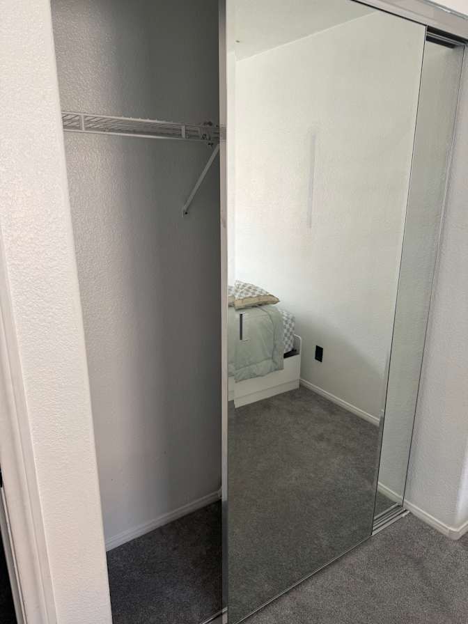 Jalenagfx's room