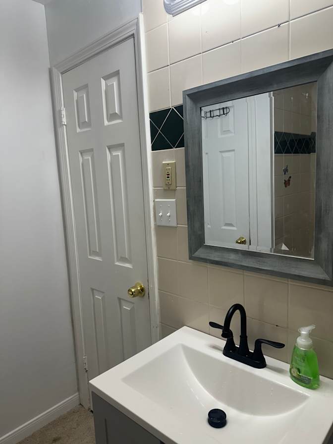 Ali H's room