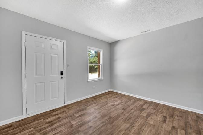 lifedoorrentals's room