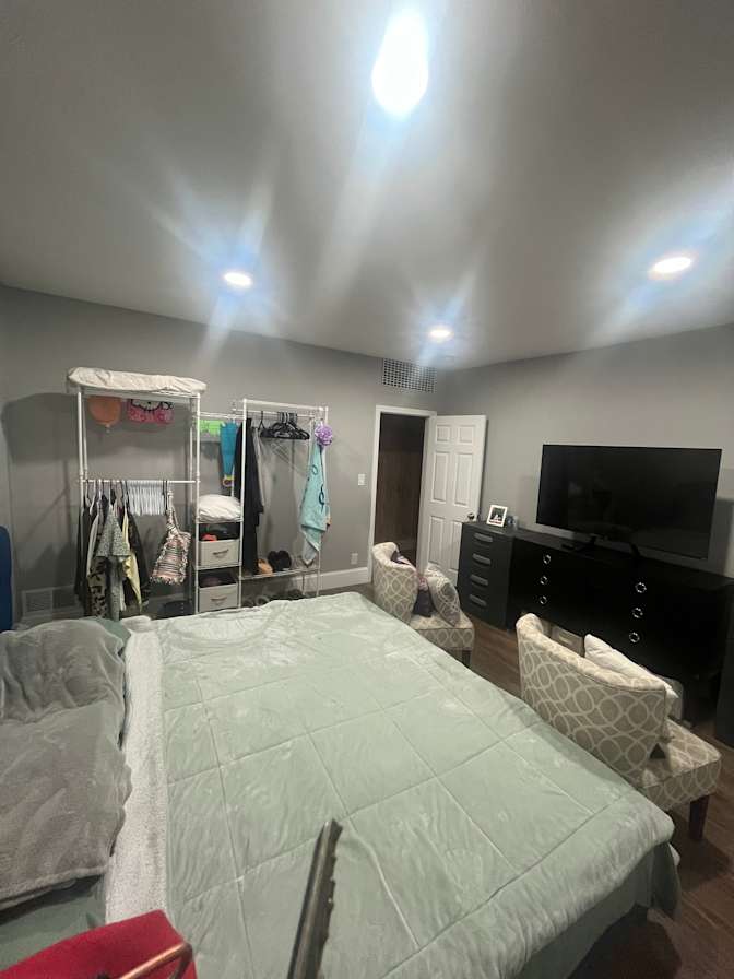 Evelyn's room