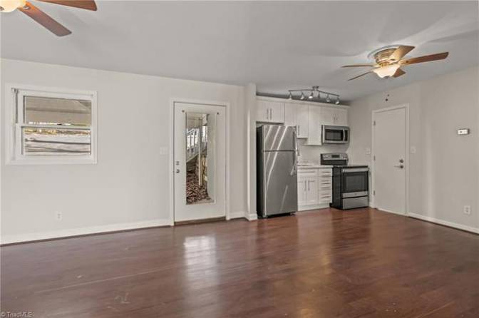 Alcove Rooms's room