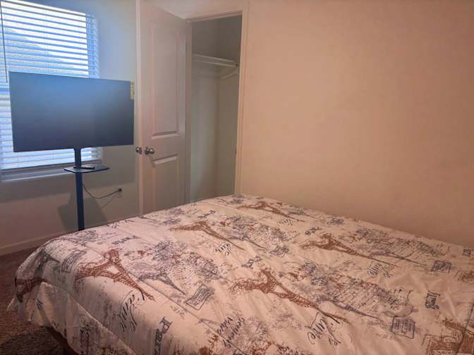 Lara M's room