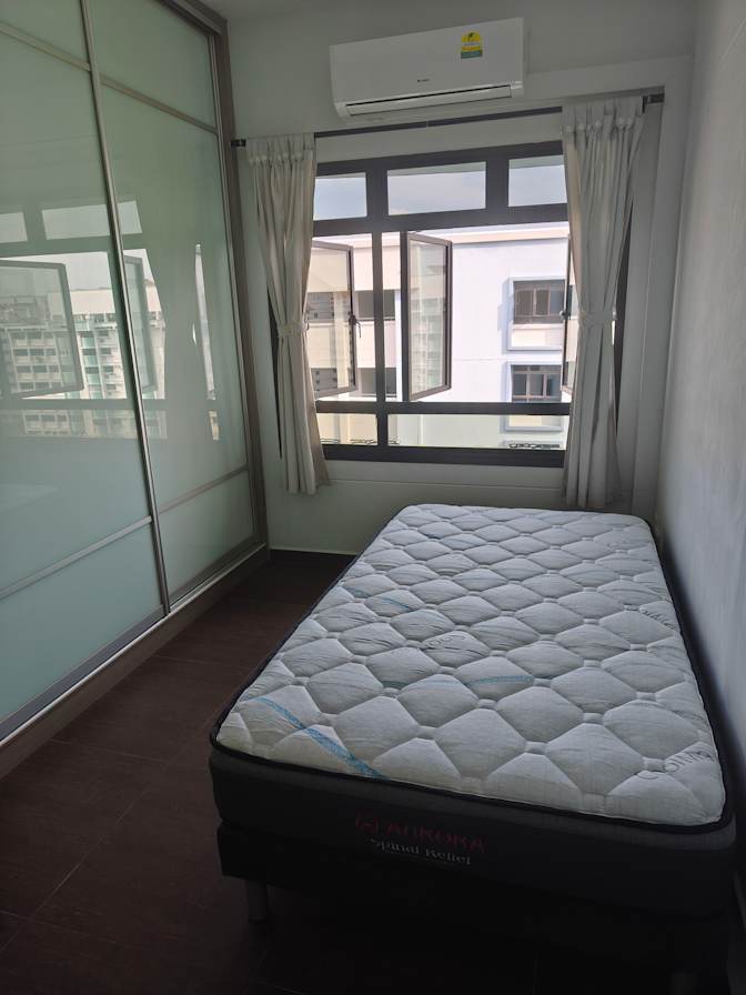 Jo's room