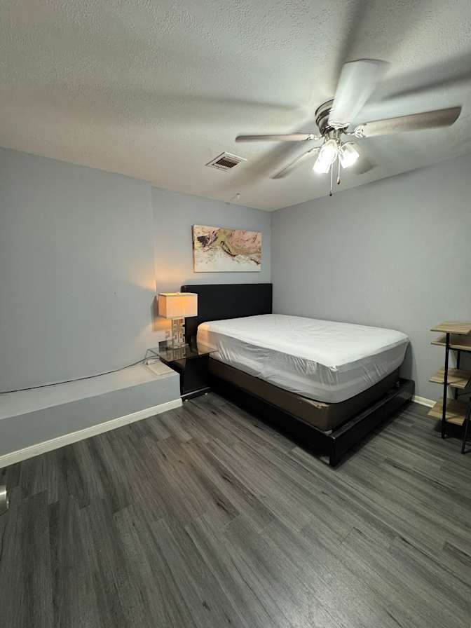 Yen's room