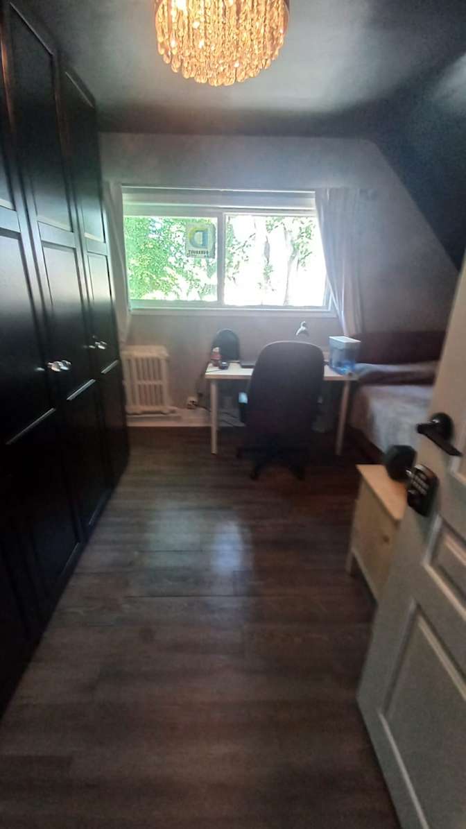 Craig YEG's room