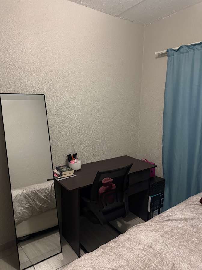 Inno's room