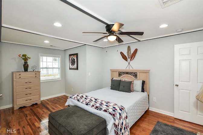 Alcove Rooms's room