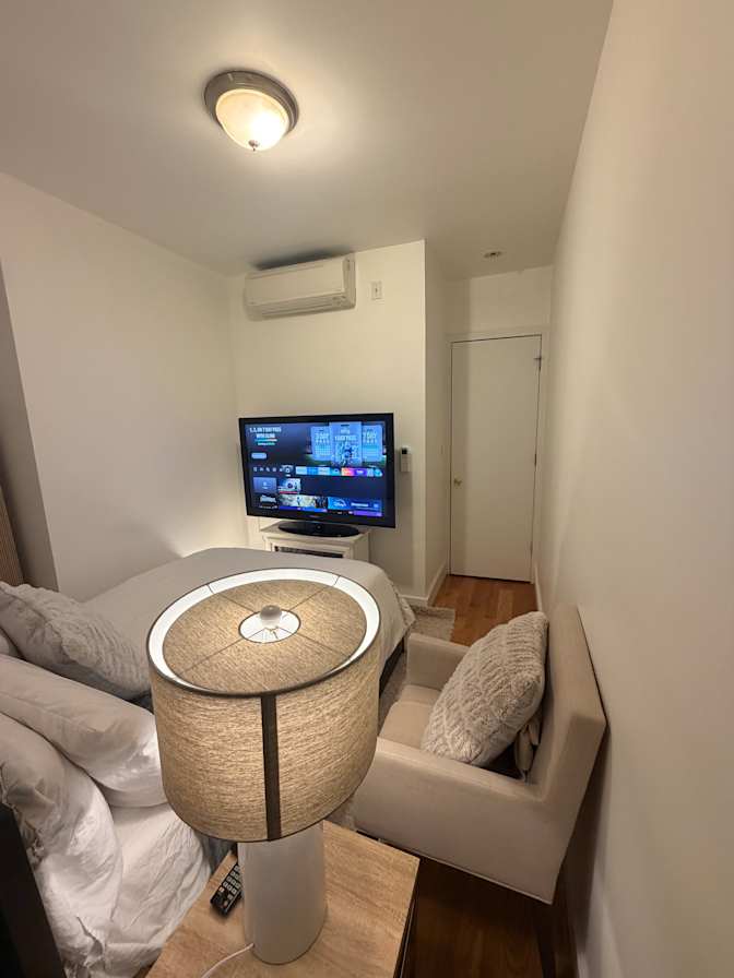 sheldon clarke's room