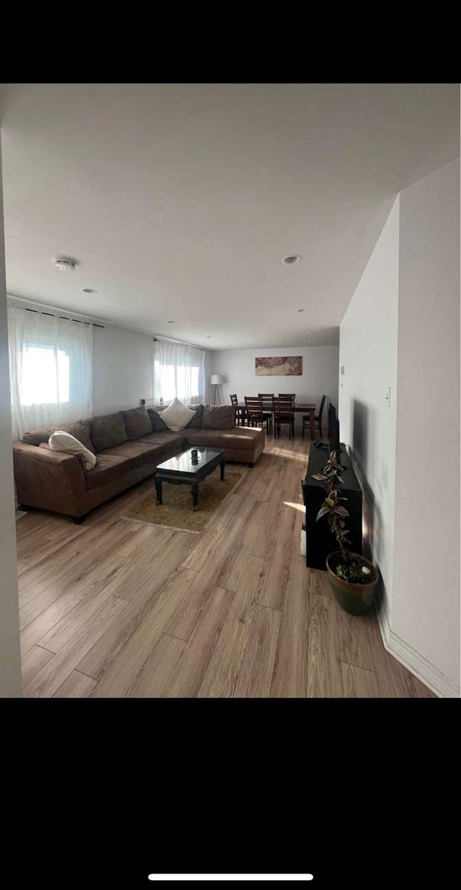 Safia Desrosiers's room