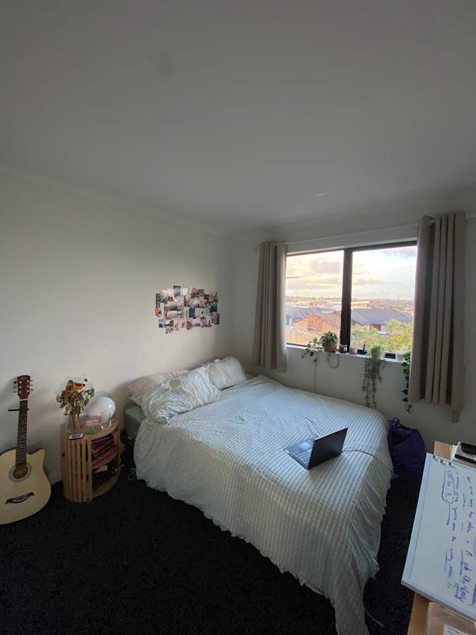 Mercedes's room