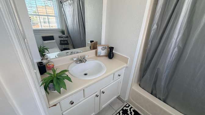 Alcove Rooms's room