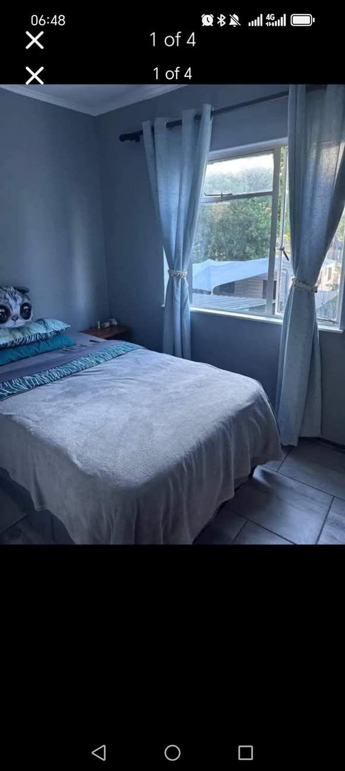 Adri De Villiers's room