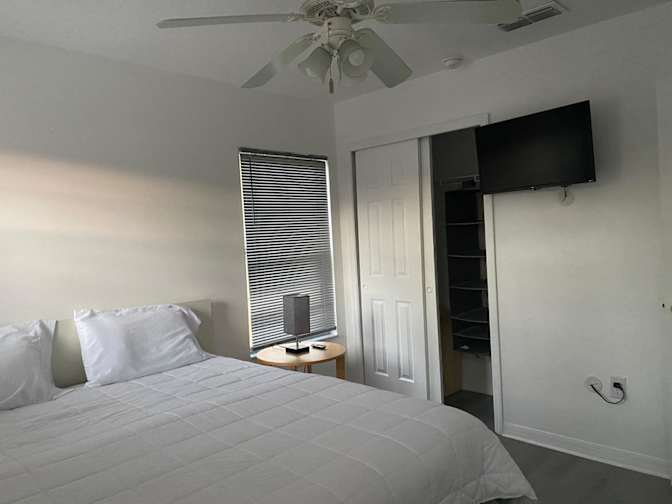 Laura Mateus's room