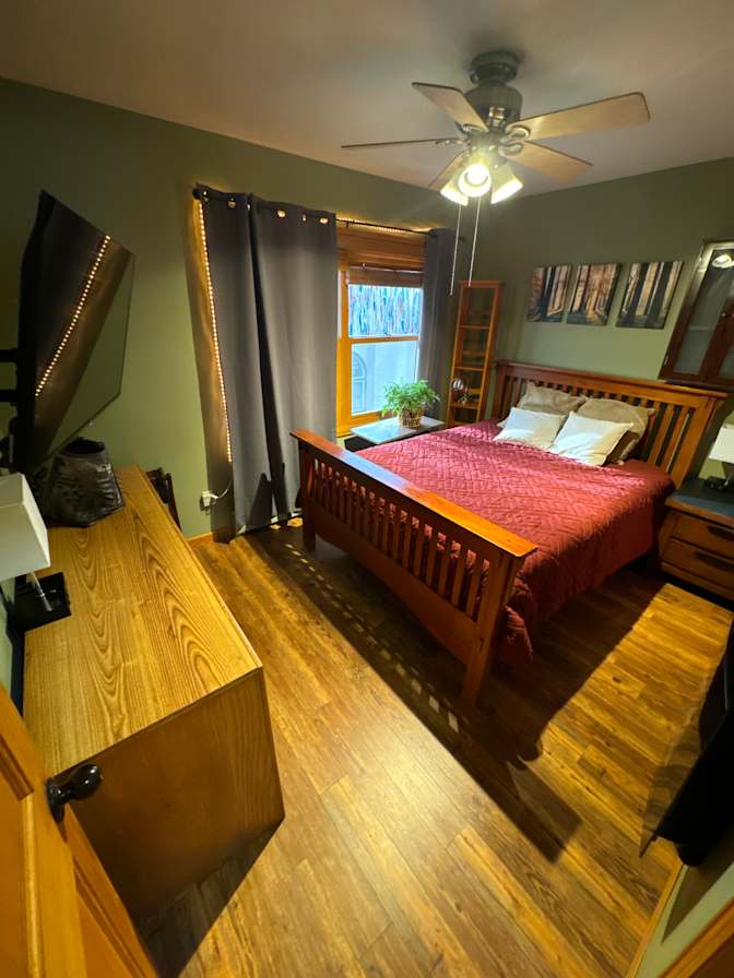 Jeffery Lampas's room