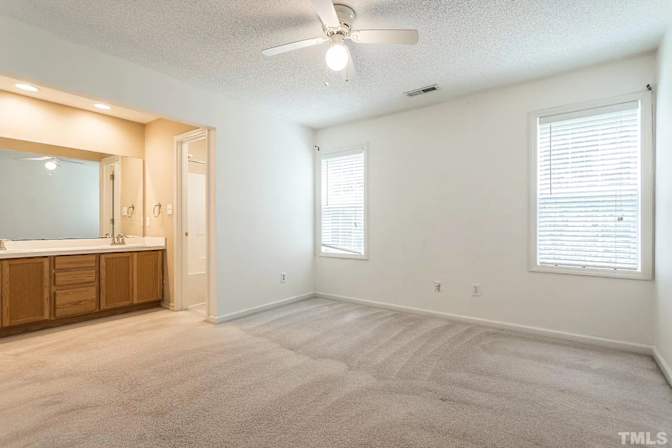Alcove Rooms's room