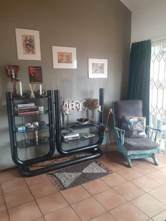Karen Leigh Grieve's room