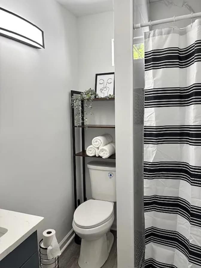 Alcove Rooms's room